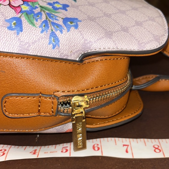 Steve Madden bag. Handbag. Purse. Pocketbook. - Picture 3 of 13